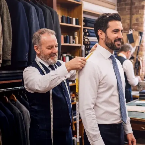 Strick Strauch – Die Bedeutung von Passform bei Businesskleidung